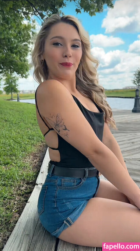 Kiara Louviere sex pornstar pics