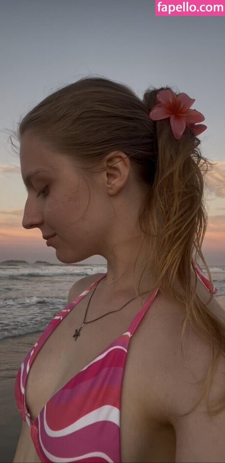 Edurd Quire11i model free photo