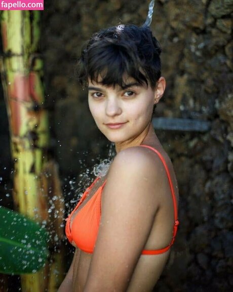 Brianna Hildebrand star naked pics