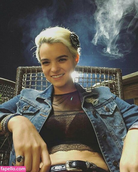 Brianna Hildebrand model top img
