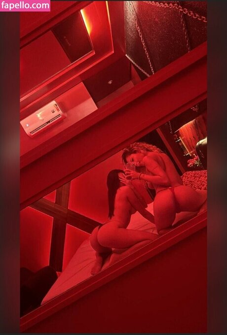 Sarah Melo model free picture