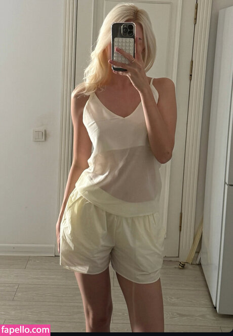 llameella naked star archive