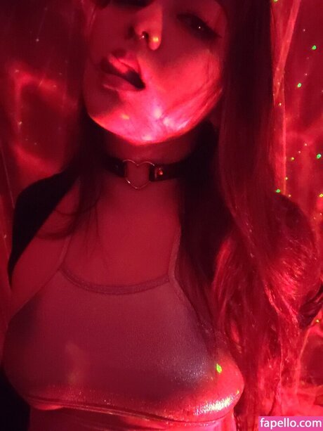 Eight Bit nude model pic