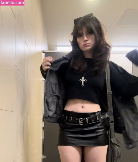 Squirtstain nude actress pics