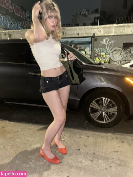 Squirtstain sexy actress pictures