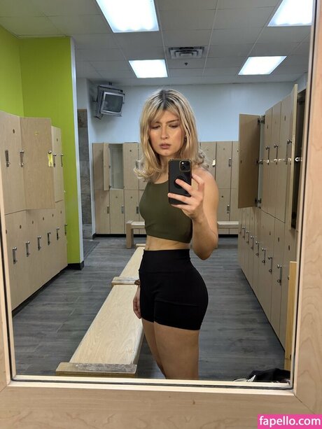 Squirtstain pornstar pretty pic