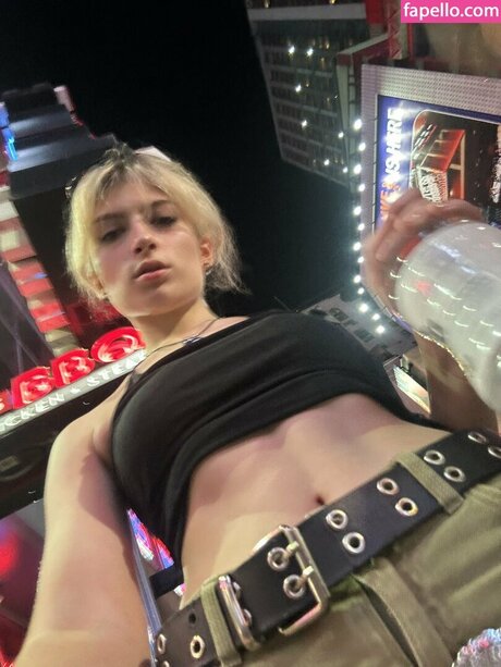 Squirtstain high quality pornstar pictures