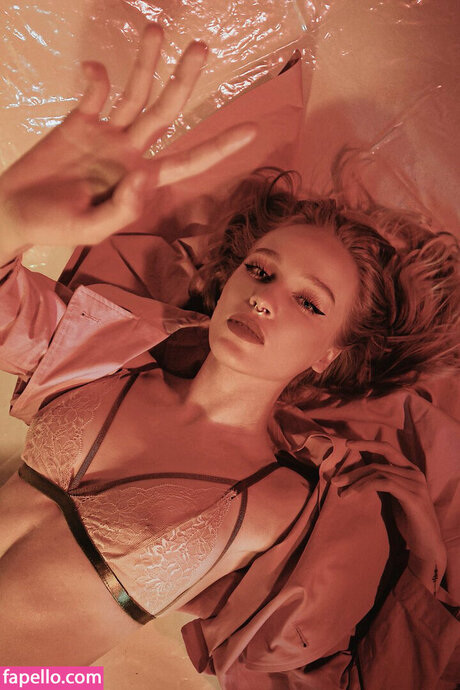 albertaberlin sexy star picture