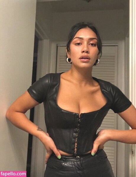 Luciane Buchanan nice star pic