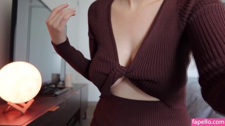 Simply Kel ASMR model top picture