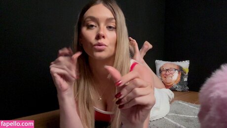 blonde muscle onlyfans hot xxx picture