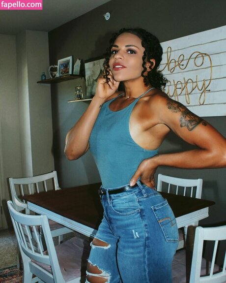 Amber Reacts pornstar erotic photos