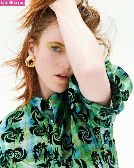 Rose Leslie art star gallery