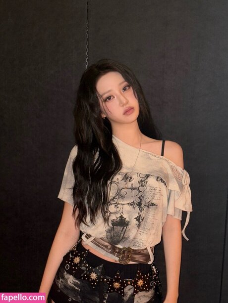 Hwiseo nude actress photo