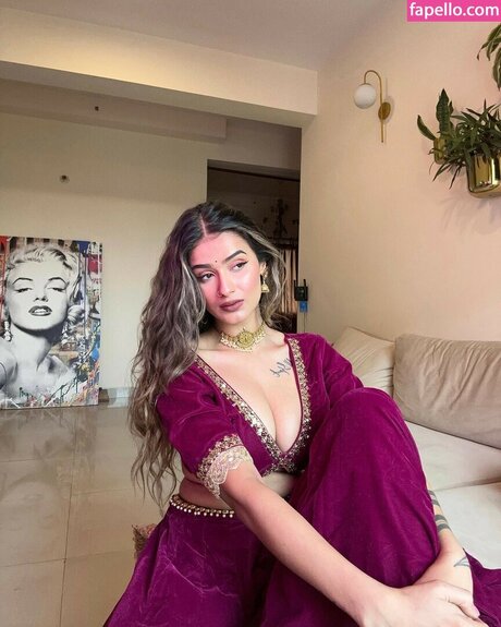 Shambhavi Singh model beautiful images