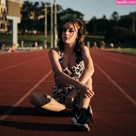 Nicola Crisa pretty pornstar gallery