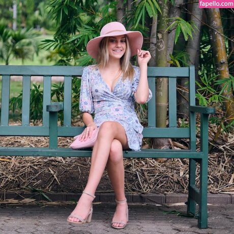 Nicola Crisa adult model photo