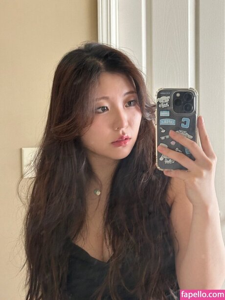 Starriebun model nude picture