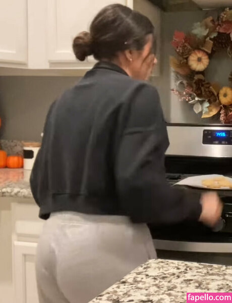 Tingly Asmr_ perfect model image