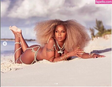 Mary J Blige hot actress gallery