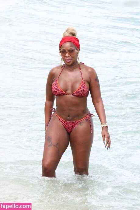 Mary J Blige pornographic actress pictures