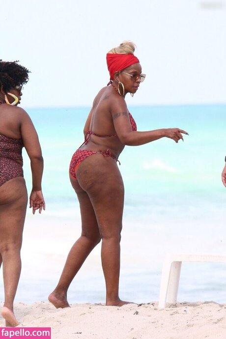 Mary J Blige star hot pictures