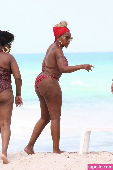 Mary J Blige erotic actress picture