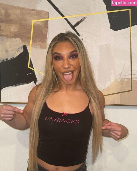 Thea Hail model art gallery