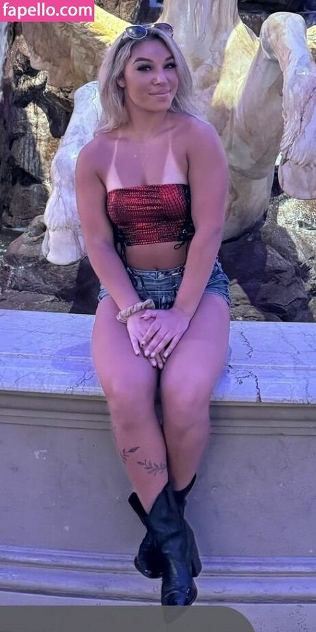 Thea Hail sexy actress photo