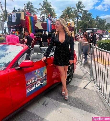 June Diane Raphael exclusive star images