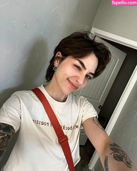 Ohkaylin xxx actress pic