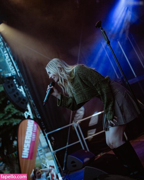 Esther Graf pretty pornstar pics