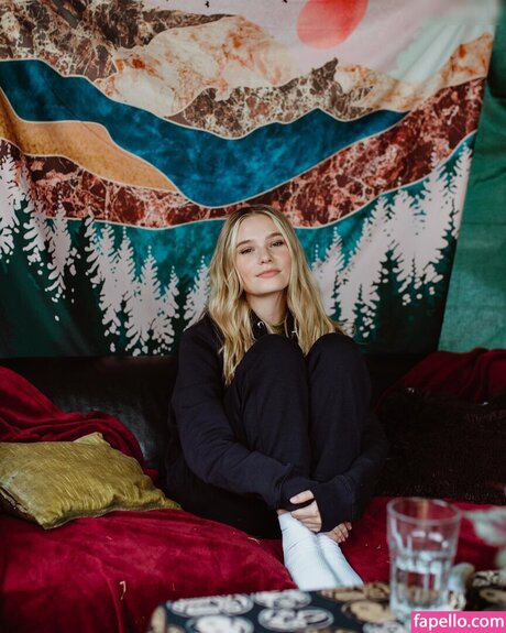 Esther Graf star top img