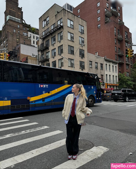 Esther Graf model hd img