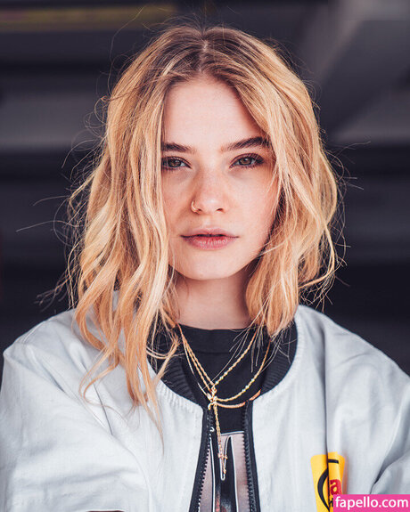 Esther Graf model adult photo