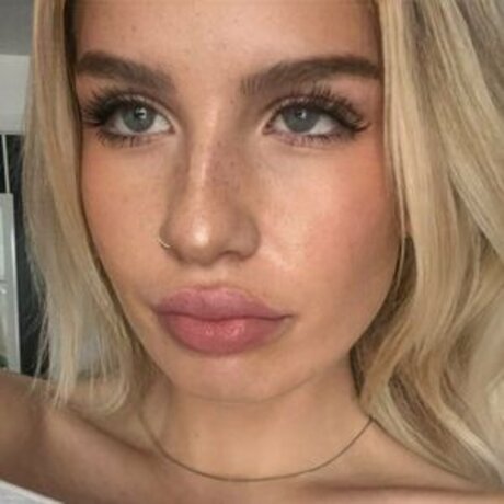 curvy naked onlyfans free porn pic