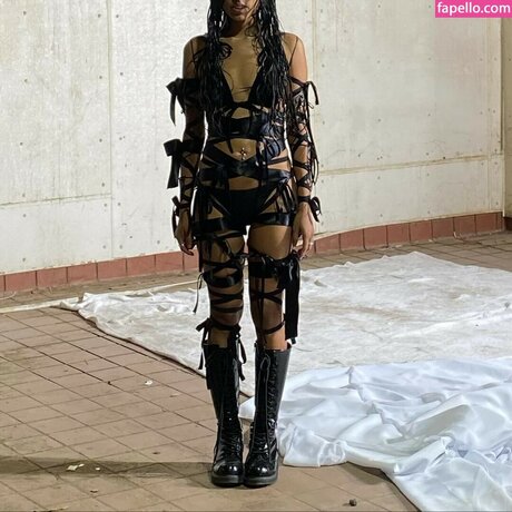 Aislinn Ritchie sexy model gallery