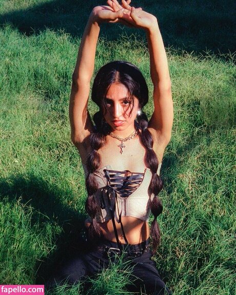 Aislinn Ritchie nudes model images