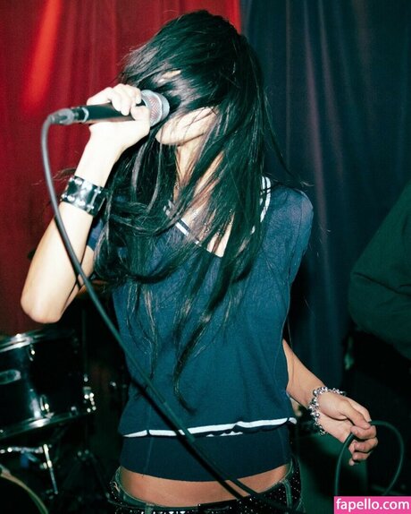 Aislinn Ritchie porn model pics