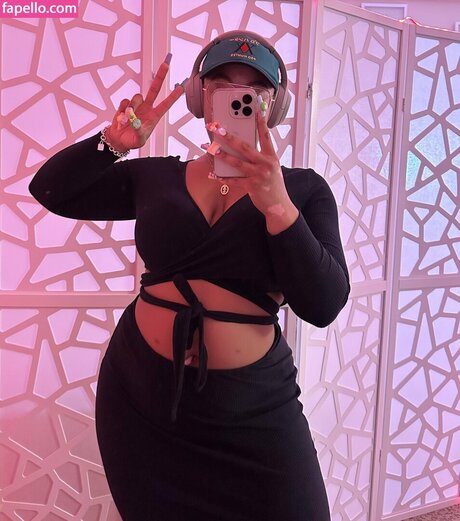 Nomfwanime model pretty images