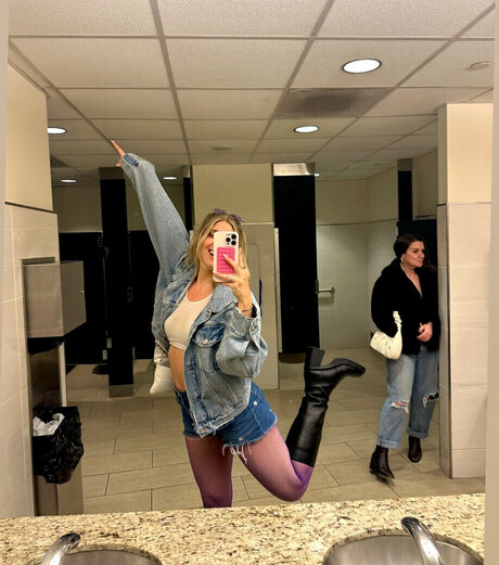 Sabrina Brier erotic model img