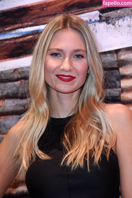 Carolin Niemczyk high quality actress photo