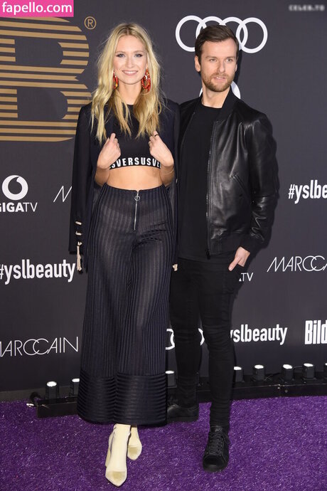 Carolin Niemczyk model naked galleries