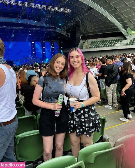 NicsandNacs model nude pic