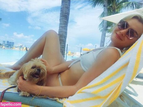 Skyler Samuels star erotic picture