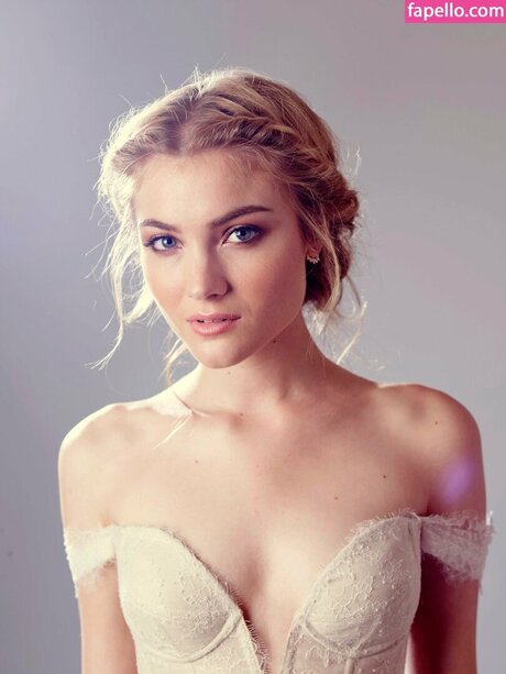 Skyler Samuels pornstar hot picture
