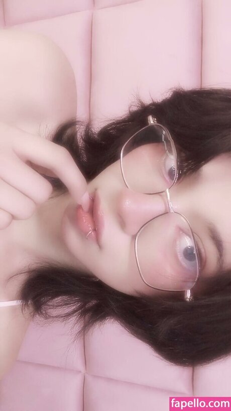 KiittyGang model naked photo