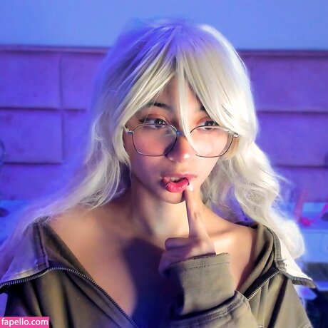 KiittyGang model xxx image