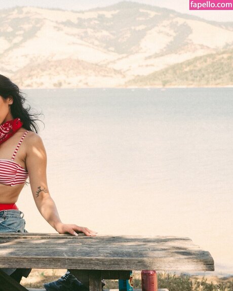 odetovenus sexy model photo