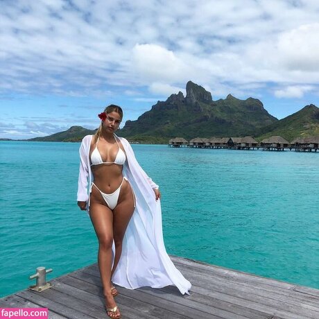 Sarah Patterson sexy actress pic